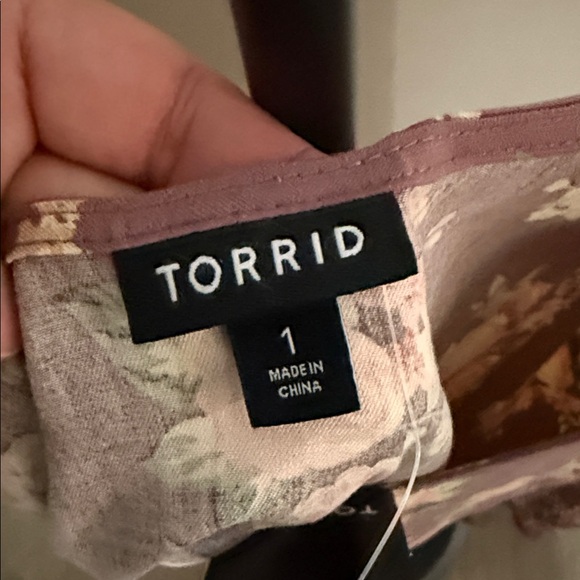 Torrid Floral Camisole in Mauve and Pink - Picture 4 of 6